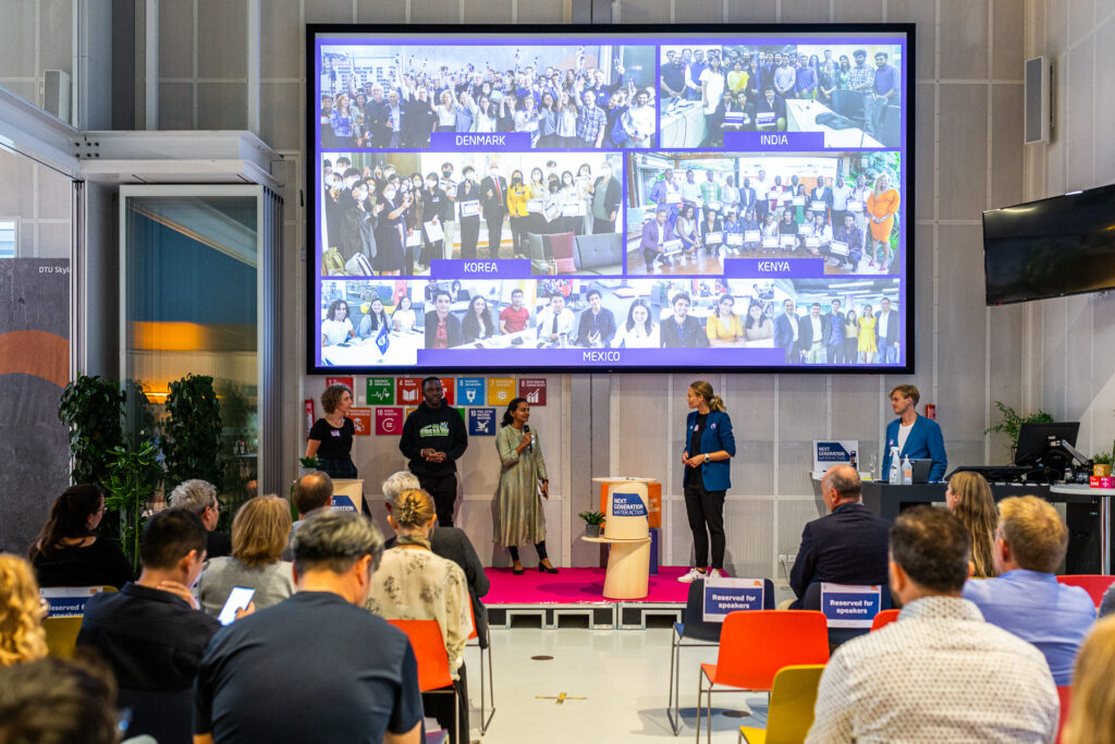 Three participants on stage in DTU Skylab.